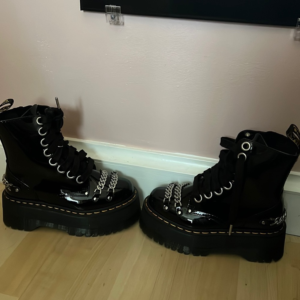 Patent Leather Chained Jadon Max Dr Martens